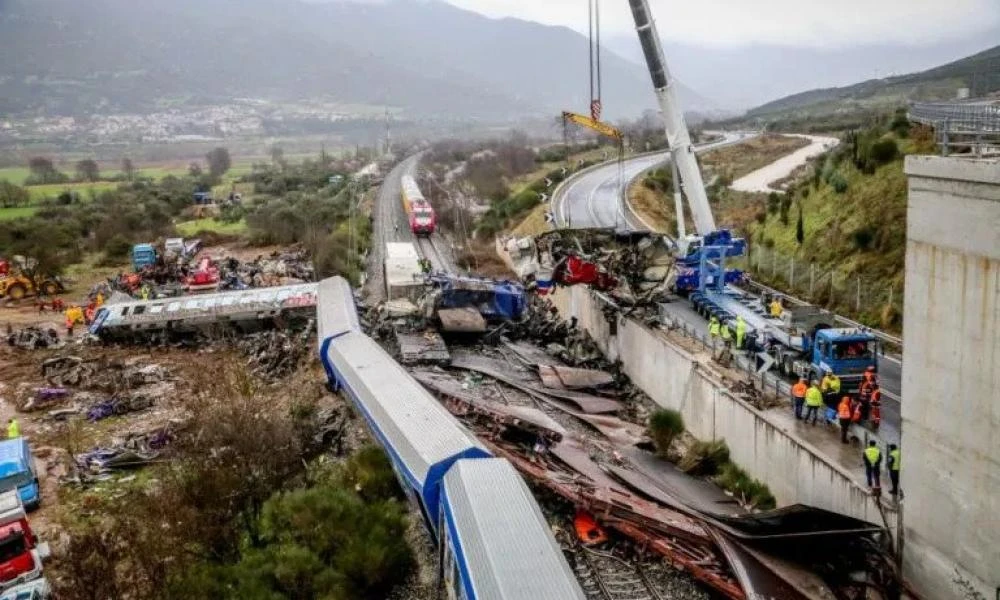 Αποκαλύψεις από ιδιωτική εταιρεία για τα Τέμπη: «Βρέθηκαν ανθρώπινα μέλη και εκτός της χαρτογράφησης που υπέδειξε η αρμόδια επιτροπή»